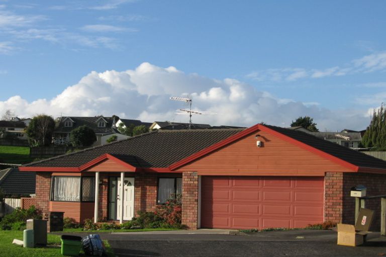 Photo of property in 2/30 Bernie Edwards Place, Botany Downs, Auckland, 2010