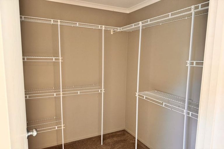 Photo of property in 2 Spring Valley Place, Oteha, Auckland, 0632