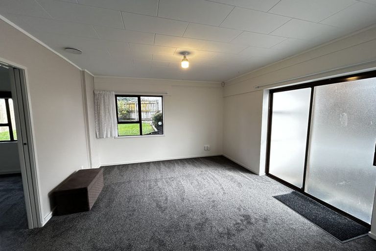 Photo of property in 1/27 Butterworth Drive, Glendene, Auckland, 0602