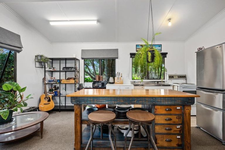 Photo of property in 47 Koraha Road, Kumeu, 0892