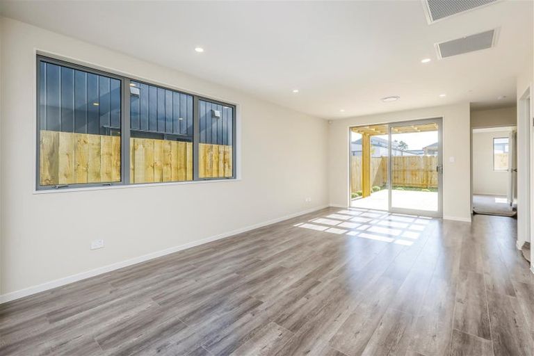Photo of property in 10 Fredrick Hanson Road, Papakura, 2110