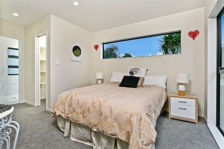 Photo of property in 22a Glastron Place, Bayview, Auckland, 0629