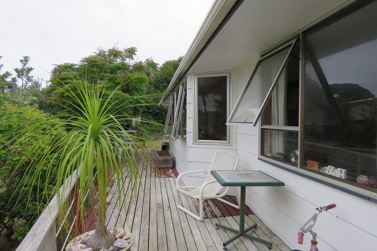Photo of property in 16 Stratford Drive, Cable Bay, 0420