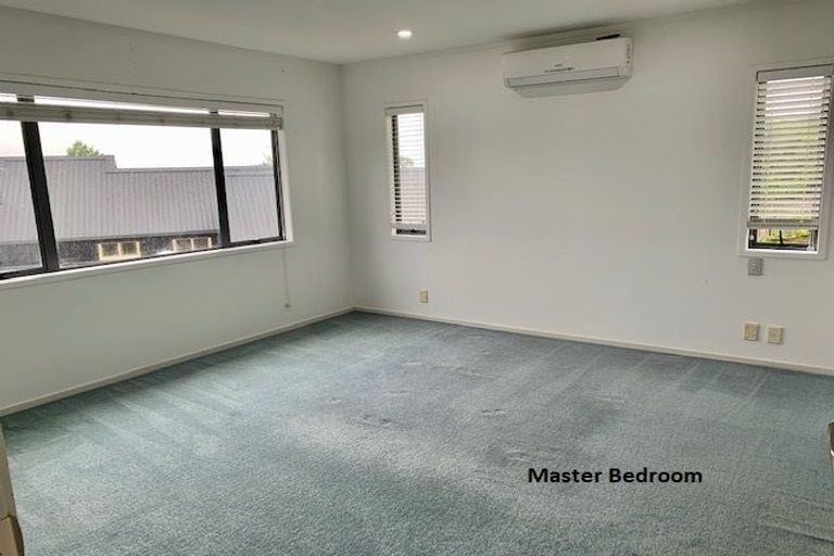 Photo of property in 2/90 Pupuke Road, Hillcrest, Auckland, 0627