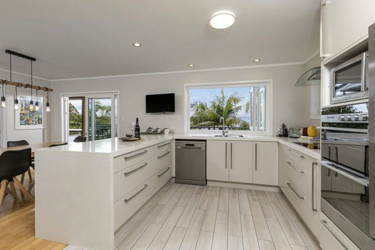 Photo of property in 33 Montclair Rise, Browns Bay, Auckland, 0630