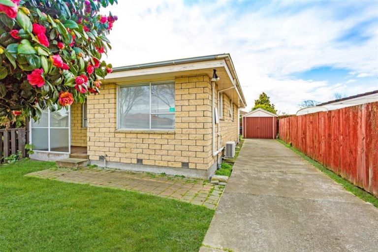 Photo of property in 2/7 Fenmere Place, Burwood, Christchurch, 8083