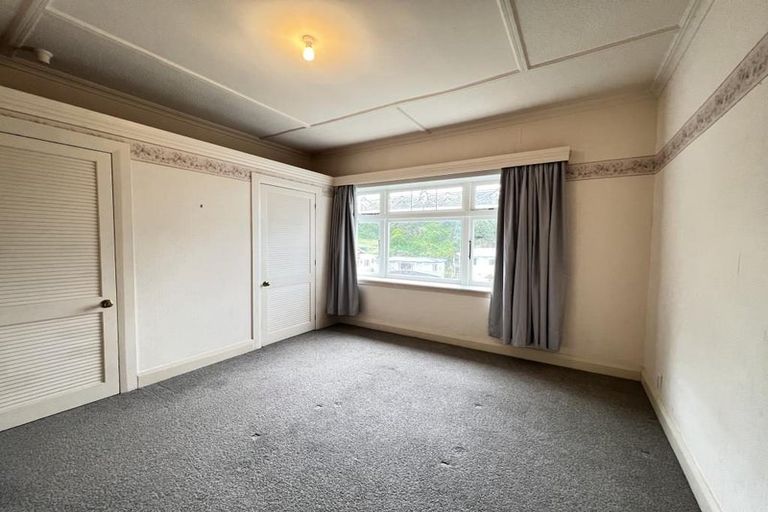 Photo of property in 9 Hungerford Road, Lyall Bay, Wellington, 6022