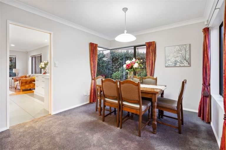 Photo of property in 15 Sandalwood Place, Somerville, Auckland, 2014