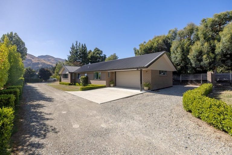 Photo of property in 11 Long Grass Place, Hawea Flat, Wanaka, 9382