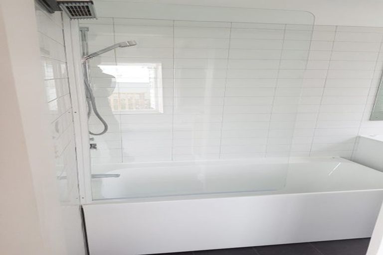 Photo of property in 7 Cornwall Road, Lyttelton, 8082