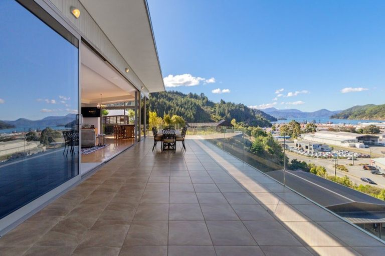 Photo of property in 26 Gravesend Place, Picton, 7220