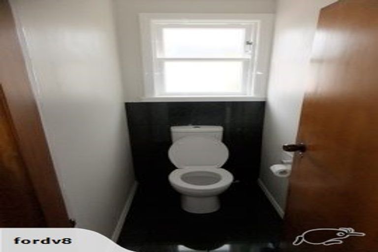 Photo of property in 39 Exeter Crescent, Takaro, Palmerston North, 4412