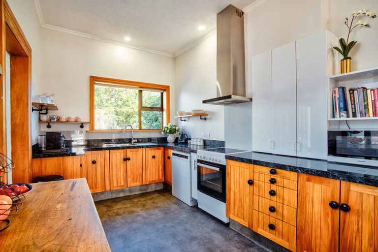 Photo of property in 6 Johnson Street, Milton, 9220