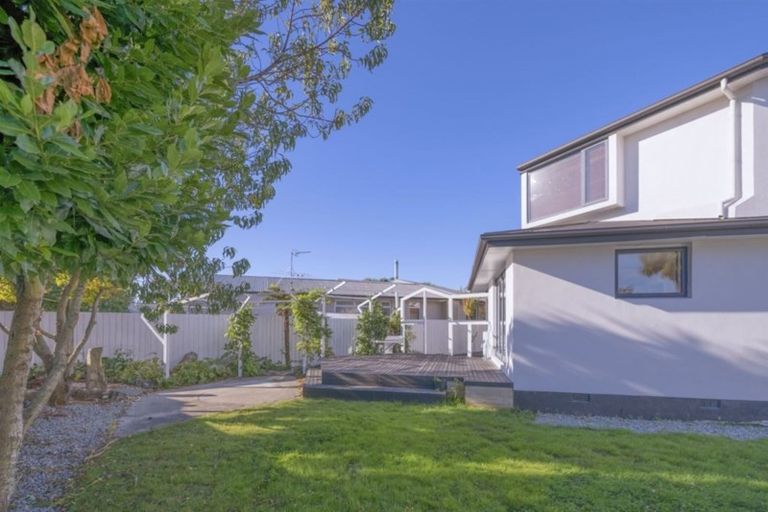 Photo of property in 8 Shirldale Place, Avonhead, Christchurch, 8042