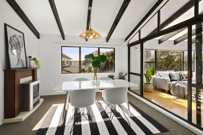 Photo of property in 25 Exploration Way, Whitby, Porirua, 5024