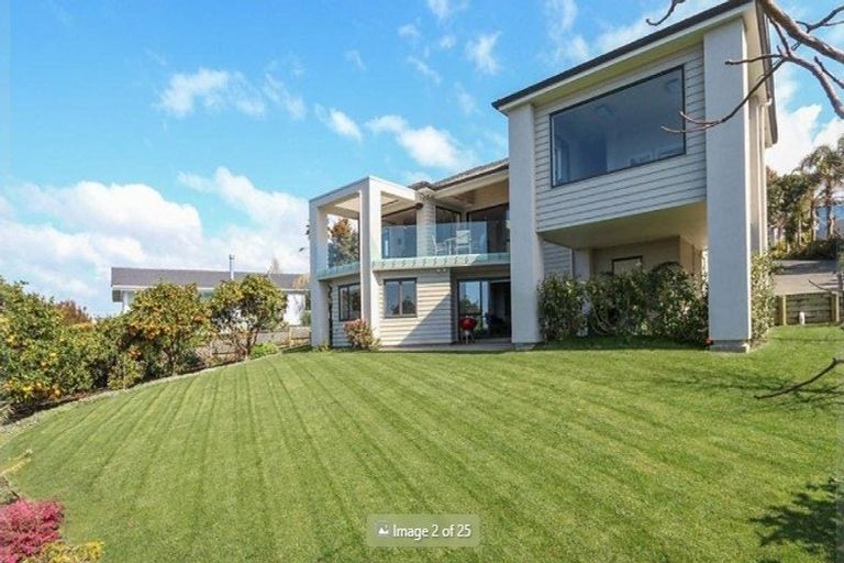 Photo of property in 1a Burford Place, Mellons Bay, Auckland, 2014