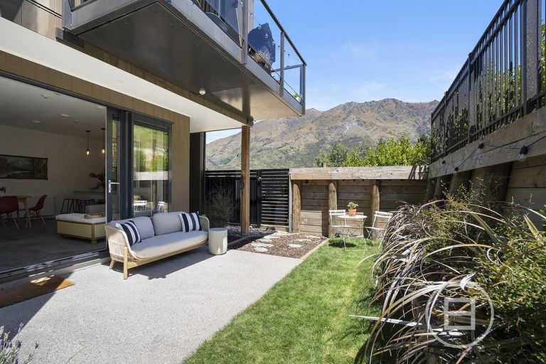 Photo of property in 1/30 Bullendale Drive, Arthurs Point, Queenstown, 9371
