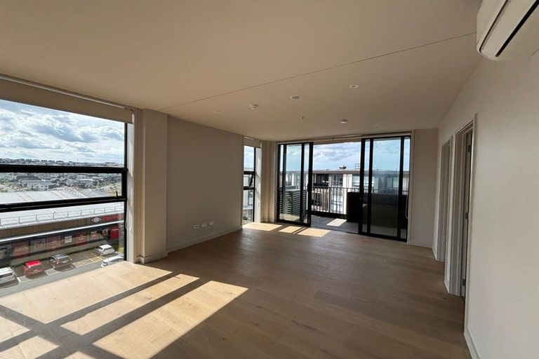 Photo of property in 303/82 Te Oneroa Way, Long Bay, Auckland, 0630