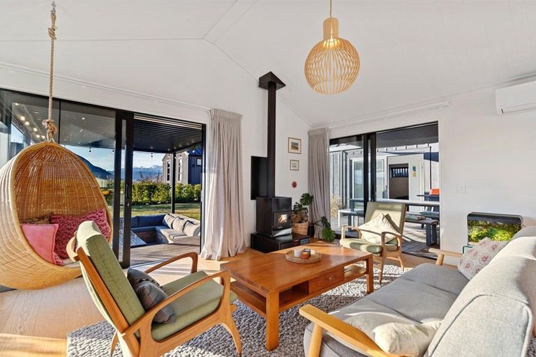 Photo of property in 2 Wanderer Lane, Jacks Point, Queenstown, 9371