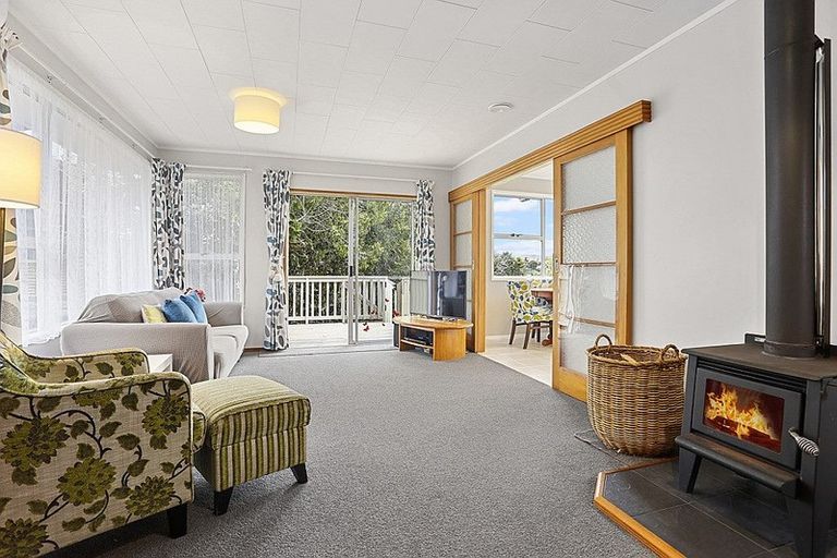 Photo of property in 20 Cron Avenue, Te Atatu South, Auckland, 0610