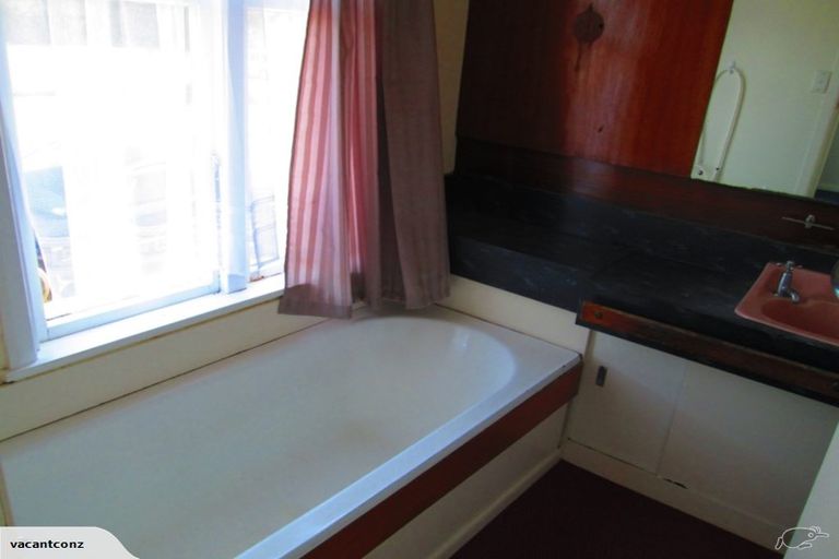 Photo of property in 16 Toru Street, Lyall Bay, Wellington, 6022