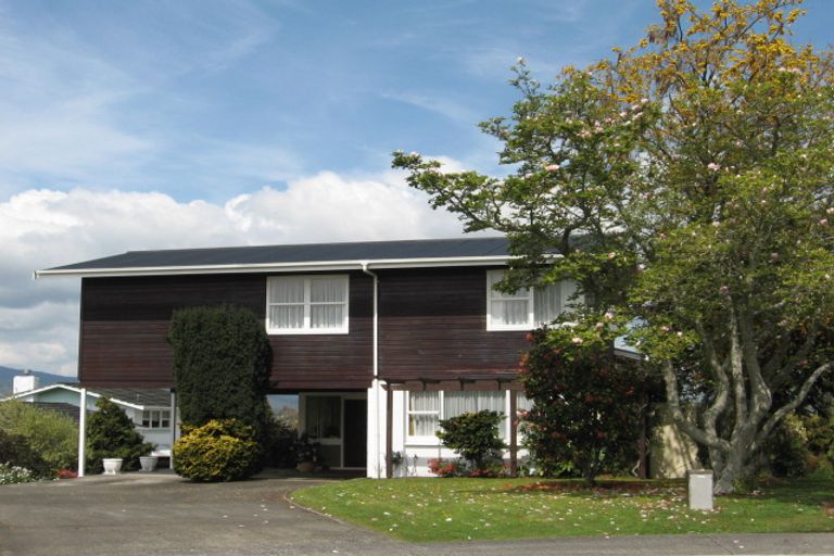 Photo of property in 14 Tirita Street, Kawaha Point, Rotorua, 3010