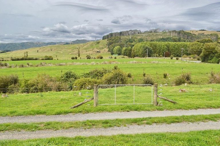 Photo of property in 297 Kuku Road East, Kuku, Levin, 5570