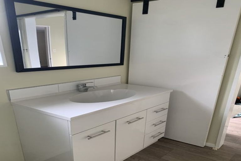 Photo of property in 20 Booth Crescent, Tuakau, 2121