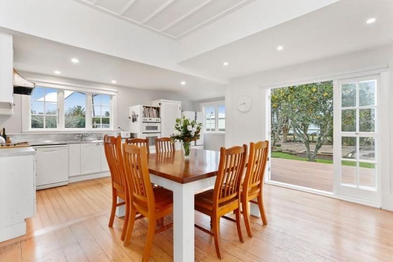 Photo of property in 29 Taupaki Road, Taupaki, Henderson, 0782