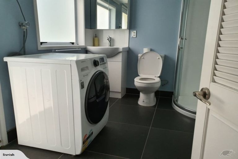 Photo of property in 32 Peter Terrace, Castor Bay, Auckland, 0620