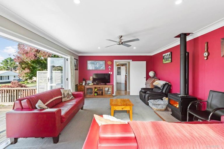 Photo of property in 1 Mirrabooka Avenue, Botany Downs, Auckland, 2010