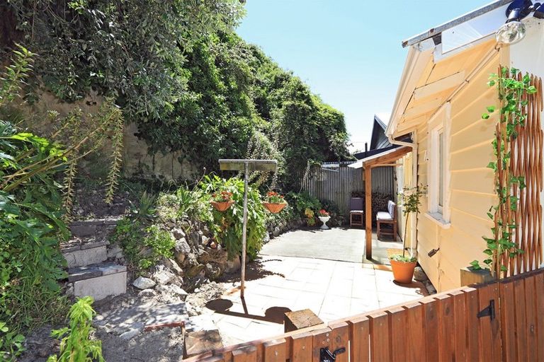 Photo of property in 120 Shakespeare Road, Bluff Hill, Napier, 4110