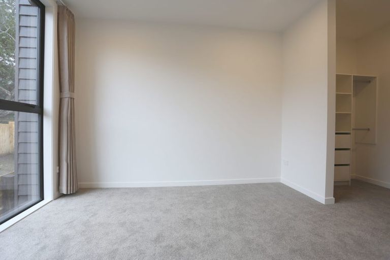 Photo of property in 13d King Richard Place, Browns Bay, Auckland, 0630