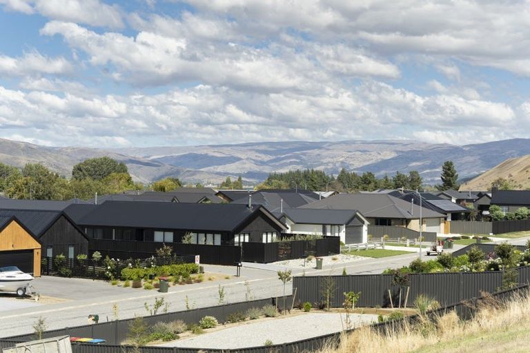 Photo of property in 55 Stratford Drive, Mount Pisa, Cromwell, 9383