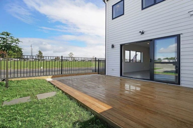 Photo of property in 2 Faithful Drive, Karaka, Papakura, 2113