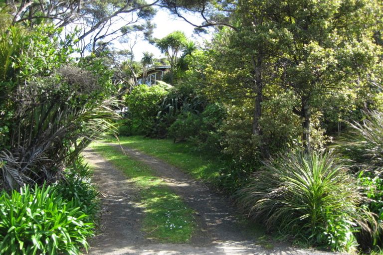 Photo of property in 32 Tasman View Road, Te Henga / Bethells Beach, Bethells Beach, 0781