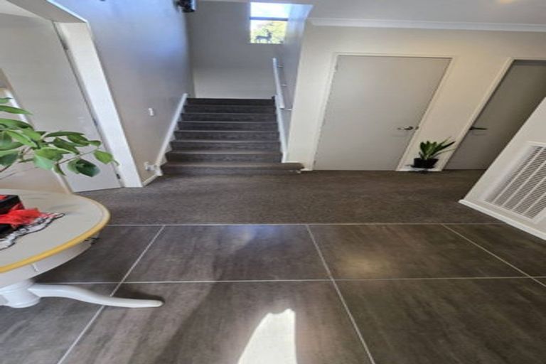 Photo of property in 22 Portmore Place, Grenada Village, Wellington, 6037