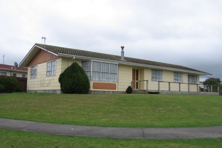 Photo of property in 57 Hillcrest Drive, Kelvin Grove, Palmerston North, 4414