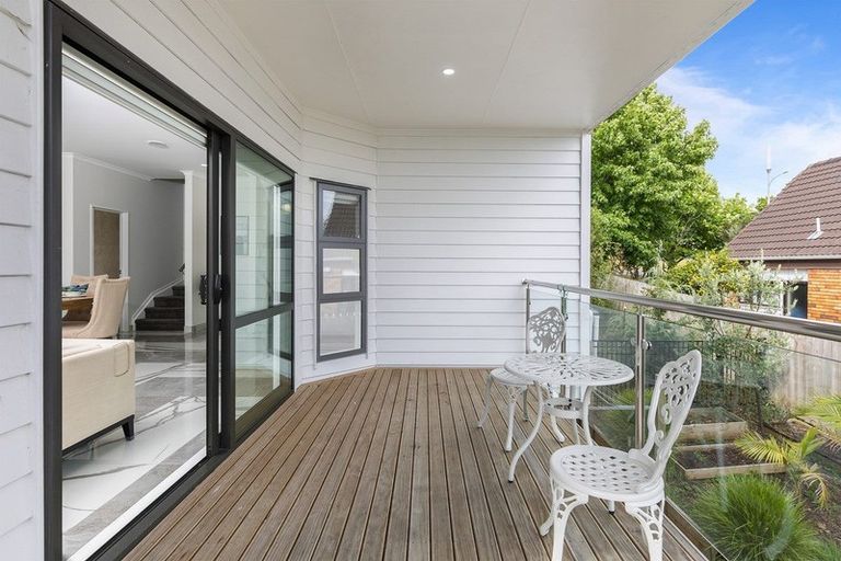 Photo of property in 4225b Great North Road, Glendene, Auckland, 0602