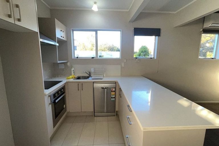 Photo of property in 5 Taupo Street, Green Bay, Auckland, 0604