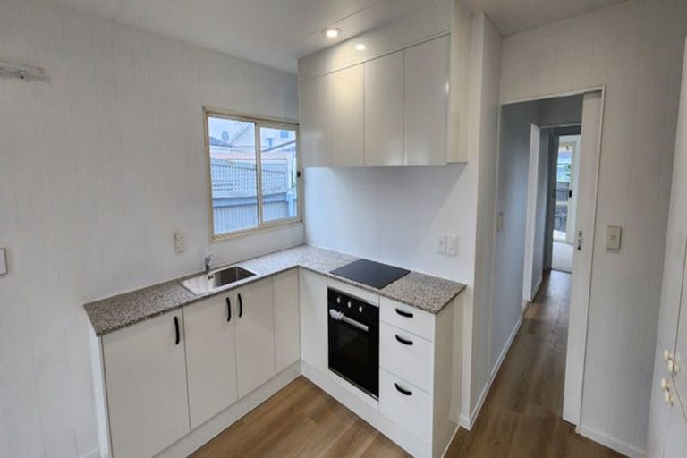 Photo of property in 9 Mahoe Street, Strandon, New Plymouth, 4312