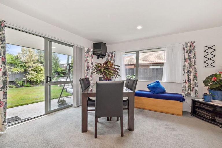 Photo of property in 25 Farquhars Road, Redwood, Christchurch, 8051