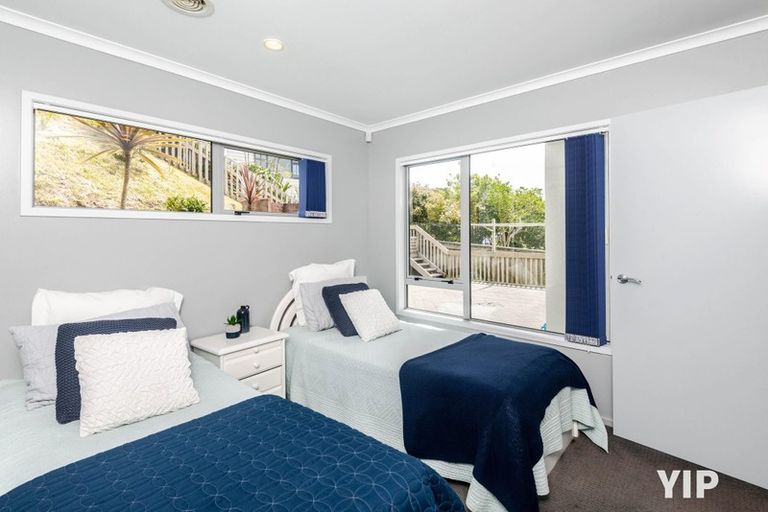 Photo of property in 12 Dress Circle, Newlands, Wellington, 6037