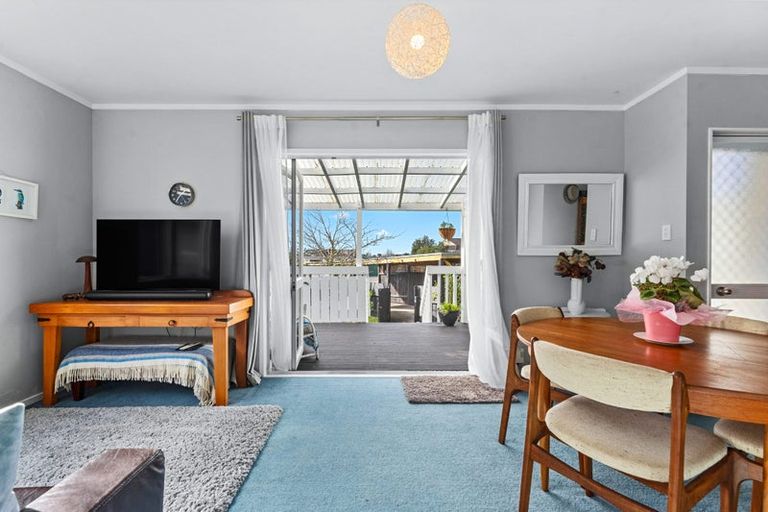 Photo of property in 2/20 Denver Avenue, Sunnyvale, Auckland, 0612