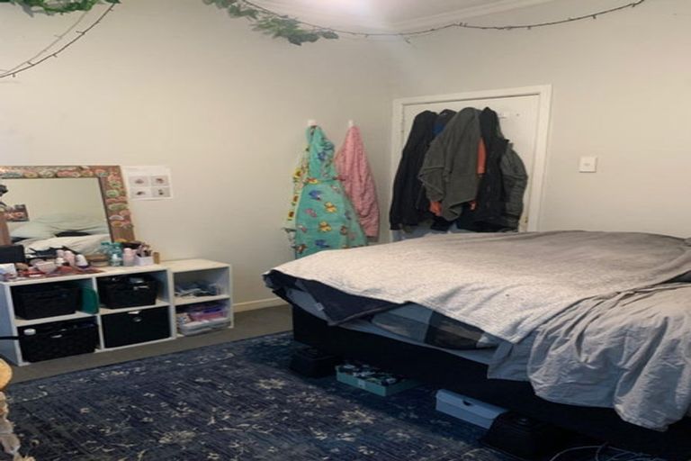 Photo of property in 142 Kelburn Parade, Kelburn, Wellington, 6012