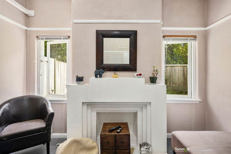 Photo of property in Hobson Flats, 2/1 Hobson Street, Pipitea, Wellington, 6011