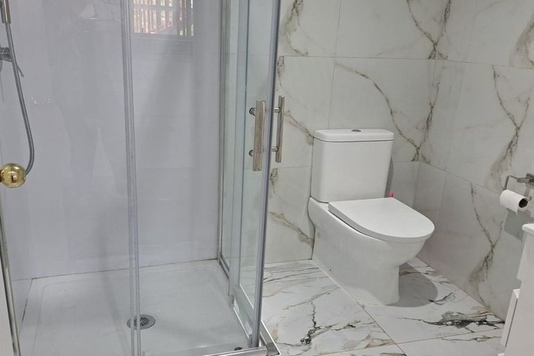 Photo of property in 18 Brunner Road, Glen Eden, Auckland, 0602