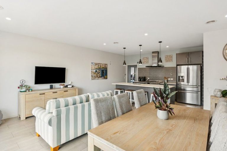 Photo of property in 92 The Drive, Paraparaumu Beach, Paraparaumu, 5032