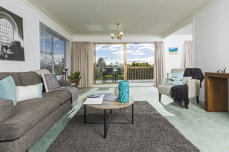 Photo of property in 2/47 Braemar Road, Rothesay Bay, Auckland, 0630