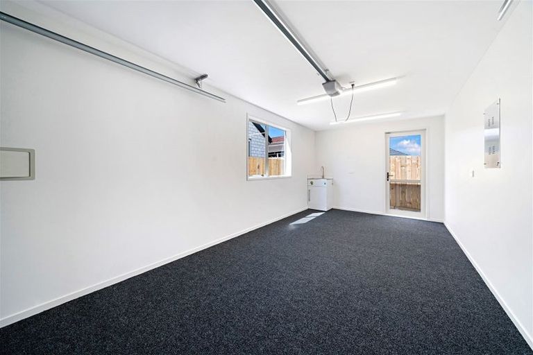 Photo of property in 14c Kirrie Avenue, Te Atatu South, Auckland, 0610